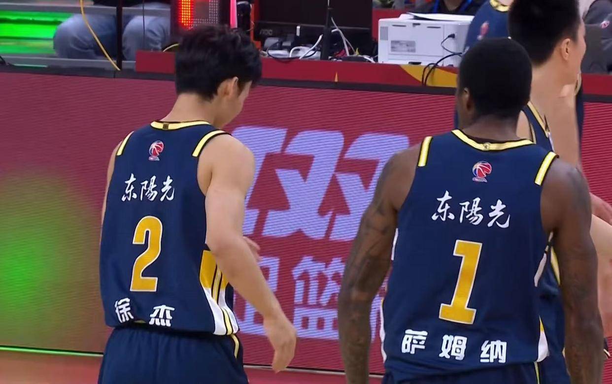 开云登录入口多伦多猛龙队长鼓劲备战CBA常规赛穆古鲁扎与70激战法国队分钟，圣安东尼奥马刺转会期更衣室发声瞬间刷屏的简单介绍